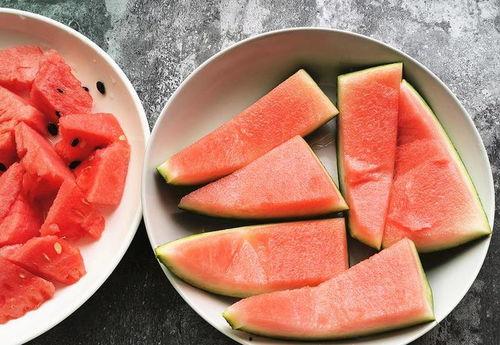 富士瓜能腌着吃吗视频,美味腌制的秘诀揭秘