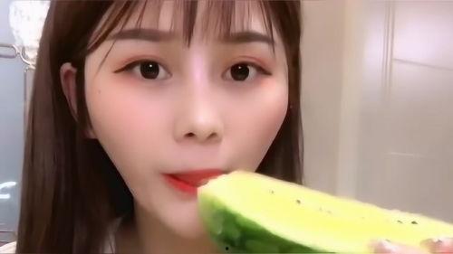 小宝宝吃瓜流泪视频下载,萌态十足萌化网友心